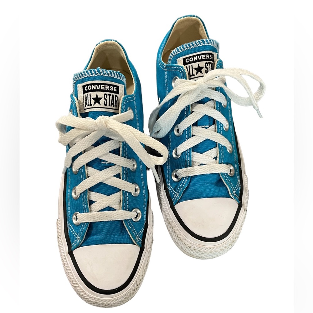 Unisex blue Converse size 3 men/5 women